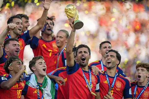 هجوم إنجليزي وسخرية إيطالية.. تعليق الصحف العالمية على تتويج إسبانيا بكأس العالم